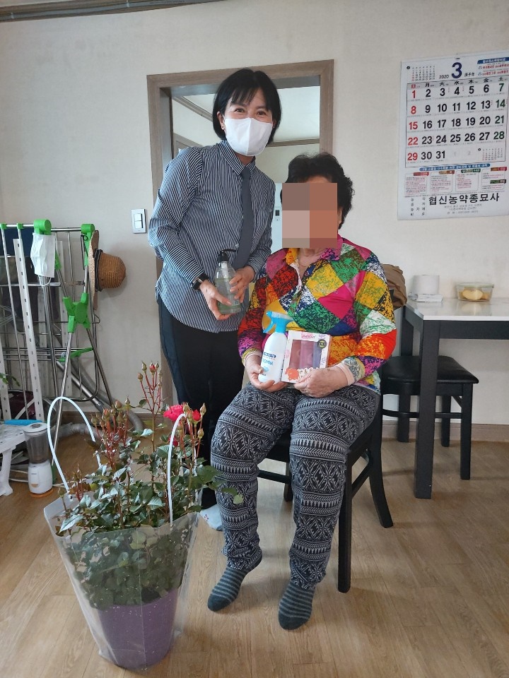 힐링물품 전달 사진 3.jpg